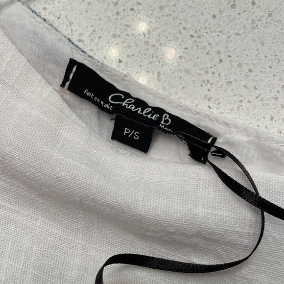 Beautiful sleeveless spring dress. - Picture 5 of 9